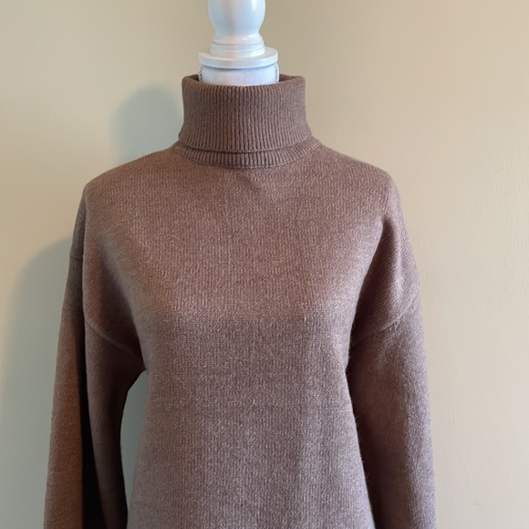 Forever 21 Turtleneck Sweater Dress Size Small NWT - Picture 2 of 3